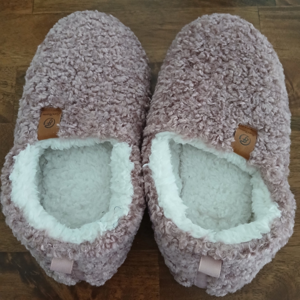 Everfoams Cozy Pink Fuzzy Slippers NWOT Size 9/10